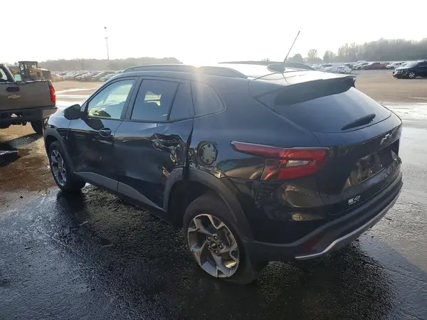 KL77LHEP3SC129889 2025 CHEVROLET TRAX - Image 2