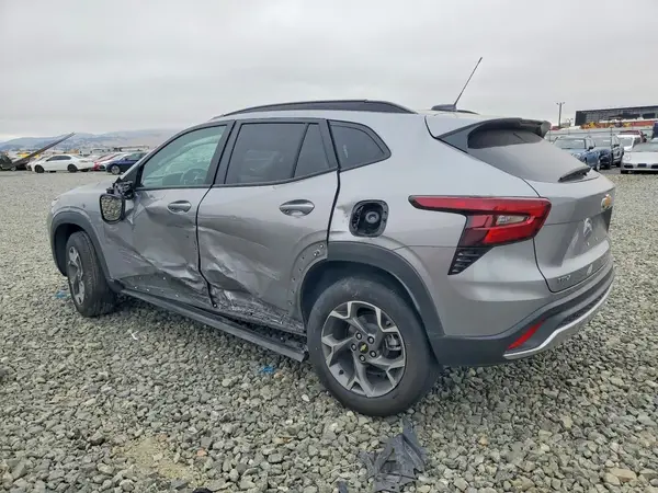 KL77LHEP3SC137295 2025 CHEVROLET TRAX - Image 2