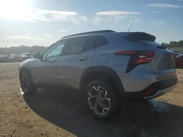 KL77LHEP3SC148720 2025 CHEVROLET TRAX - Image 2