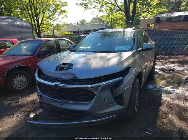KL77LHEP3SC158860 2025 CHEVROLET TRAX - Image 2