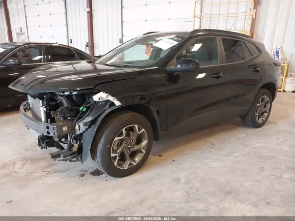 KL77LHEP3SC168062 2025 CHEVROLET TRAX - Image 2