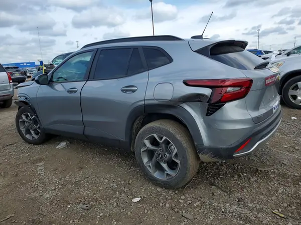 KL77LHEP3SC171933 2025 CHEVROLET TRAX - Image 2
