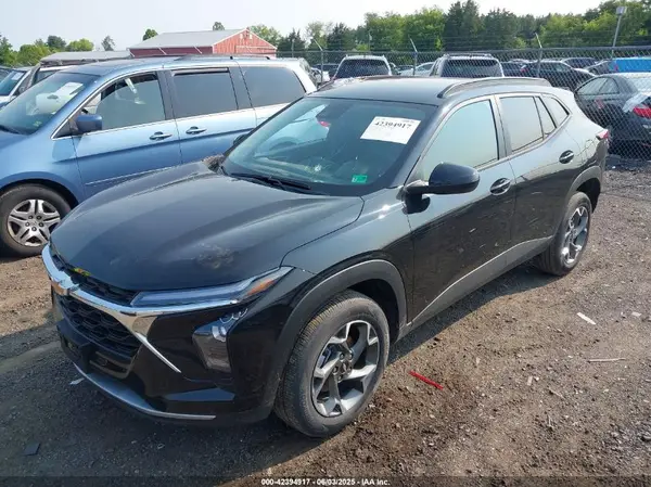 KL77LHEP3SC179577 2025 CHEVROLET TRAX - Image 2