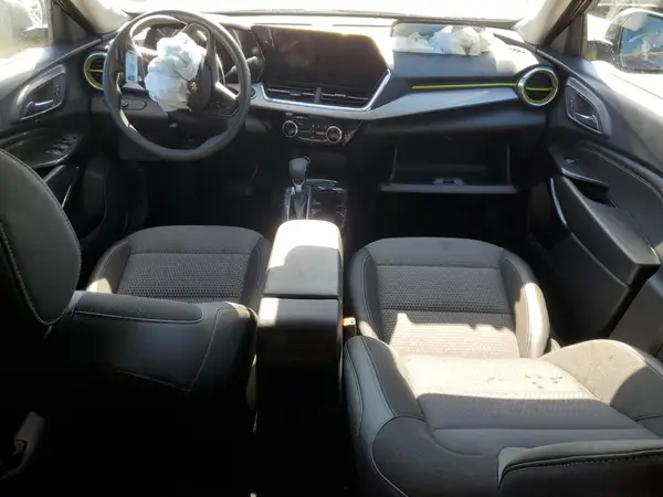 KL77LHEP3SC182561 2025 CHEVROLET TRAX - Image 8