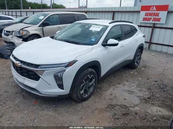 KL77LHEP3SC184097 2025 CHEVROLET TRAX - Image 2