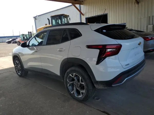 KL77LHEP3SC188439 2025 CHEVROLET TRAX - Image 2