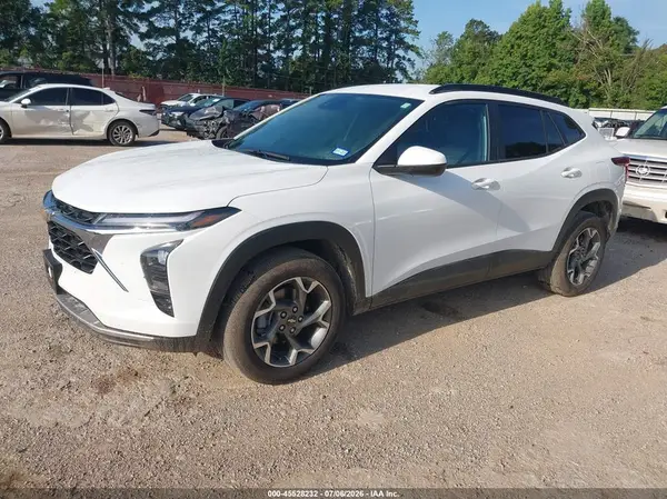 KL77LHEP3SC188568 2025 CHEVROLET TRAX - Image 2