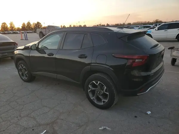 KL77LHEP3SC196539 2025 CHEVROLET TRAX - Image 2