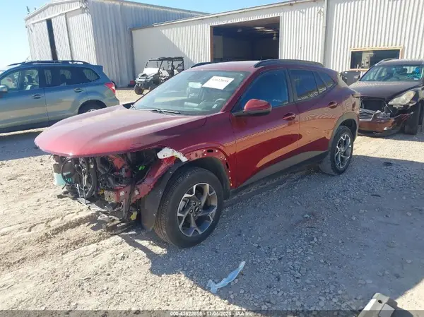 KL77LHEP3SC203893 2025 CHEVROLET TRAX - Image 2