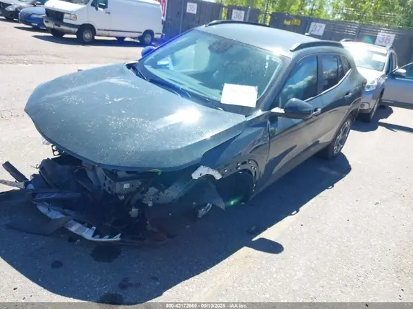 KL77LHEP3SC204879 2025 CHEVROLET TRAX - Image 2