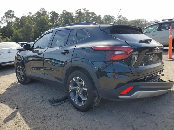 KL77LHEP3SC205532 2025 CHEVROLET TRAX - Image 2