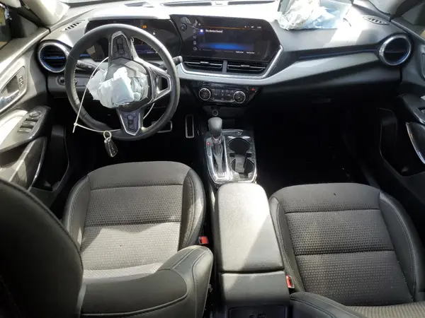 KL77LHEP3SC205532 2025 CHEVROLET TRAX - Image 8