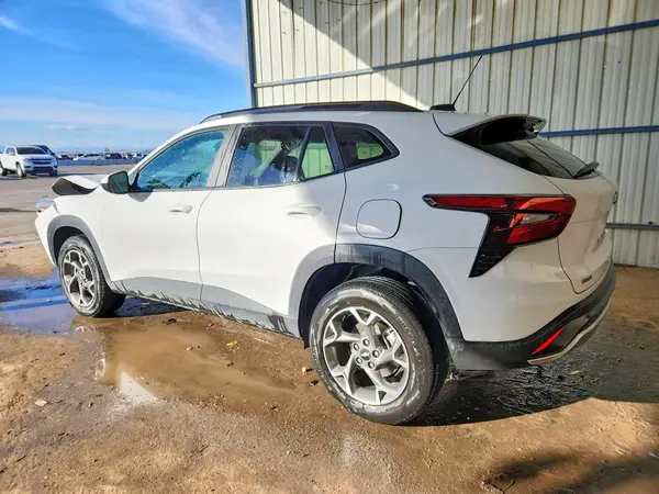 KL77LHEP3SC214067 2025 CHEVROLET TRAX - Image 2