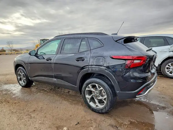 KL77LHEP3SC215686 2025 CHEVROLET TRAX - Image 2