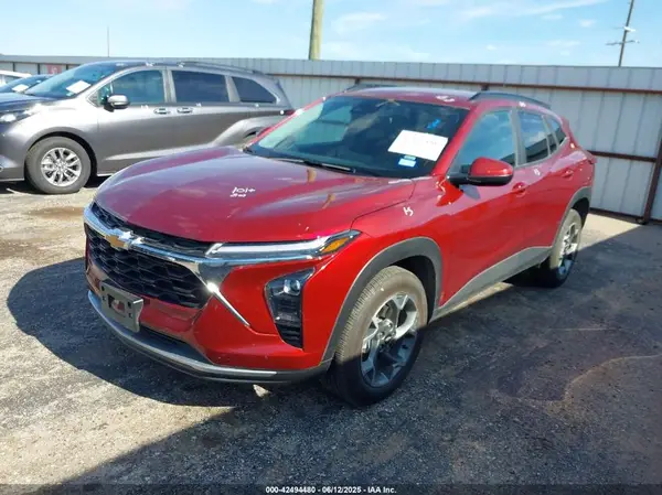 KL77LHEP3SC216191 2025 CHEVROLET TRAX - Image 2