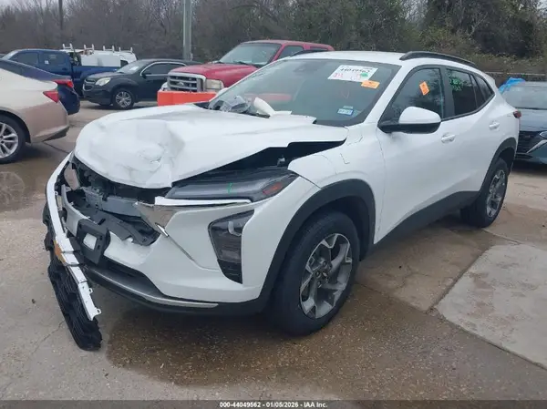 KL77LHEP3SC217101 2025 CHEVROLET TRAX - Image 2