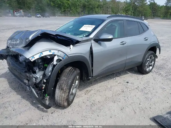 KL77LHEP3SC220497 2025 CHEVROLET TRAX - Image 2