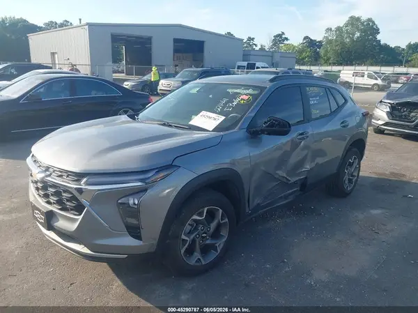 KL77LHEP3SC221441 2025 CHEVROLET TRAX - Image 2