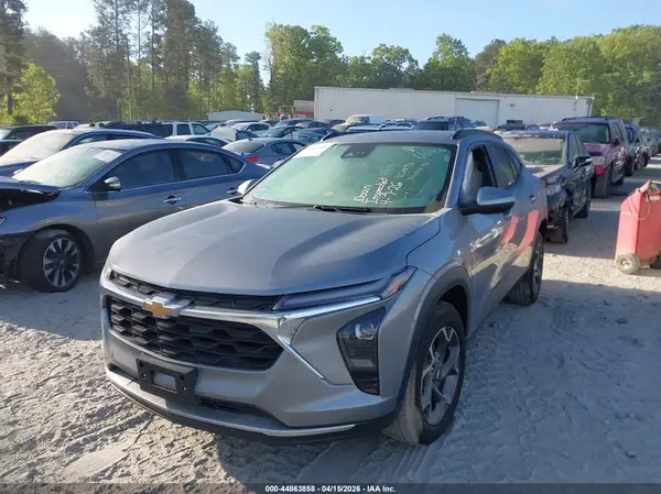 KL77LHEP3SC230852 2025 CHEVROLET TRAX - Image 2
