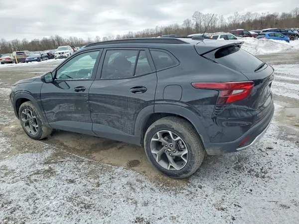 KL77LHEP3SC231595 2025 CHEVROLET TRAX - Image 2