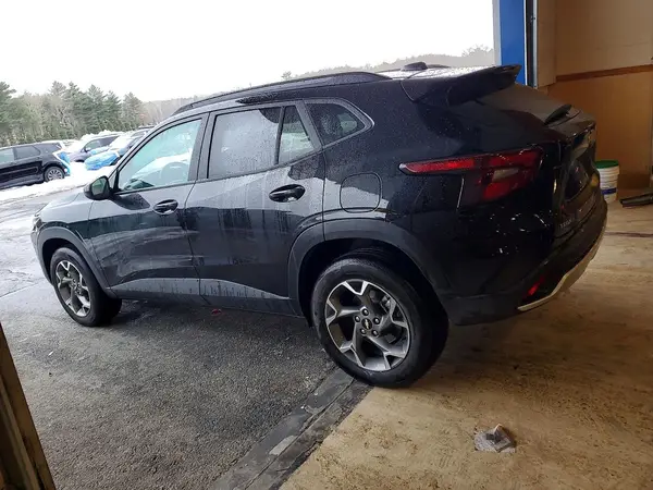 KL77LHEP3SC234397 2025 CHEVROLET TRAX - Image 2