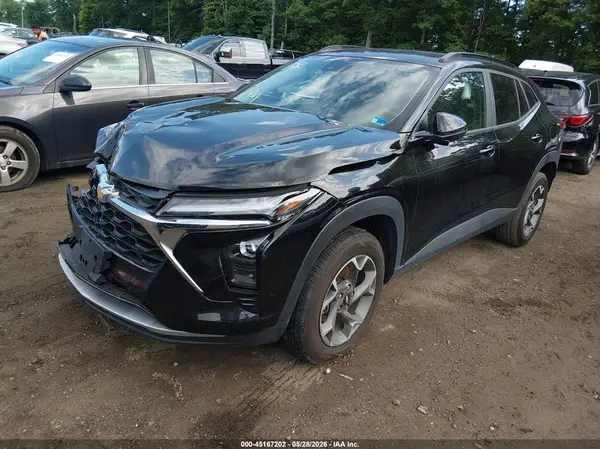KL77LHEP3SC236313 2025 CHEVROLET TRAX - Image 2