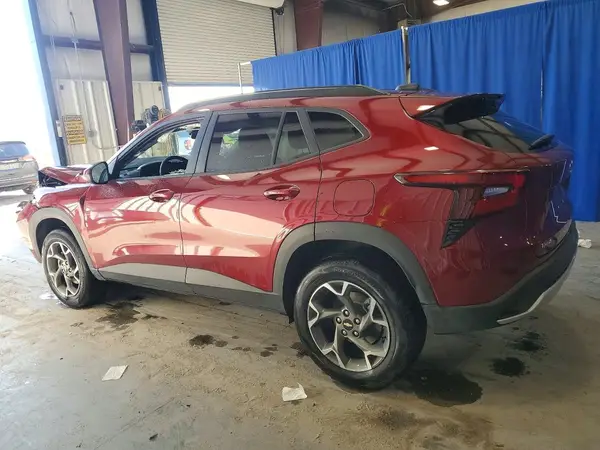KL77LHEP3SC237607 2025 CHEVROLET TRAX - Image 2