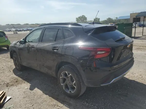 KL77LHEP3SC244914 2025 CHEVROLET TRAX - Image 2