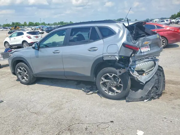 KL77LHEP3SC249045 2025 CHEVROLET TRAX - Image 2