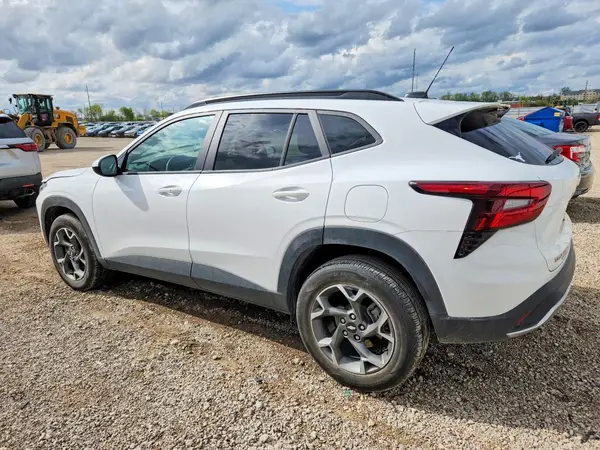 KL77LHEP3SC252091 2025 CHEVROLET TRAX - Image 2