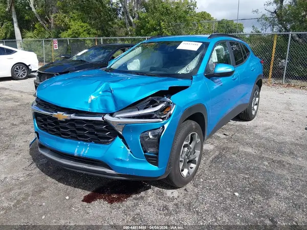 KL77LHEP3SC254570 2025 CHEVROLET TRAX - Image 2