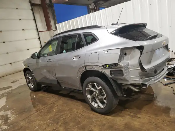 KL77LHEP3SC256447 2025 CHEVROLET TRAX - Image 2