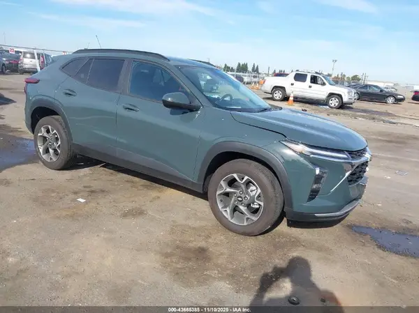 KL77LHEP3SC261163 2025 CHEVROLET TRAX - Image 1