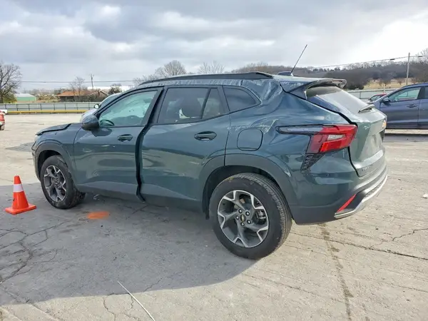 KL77LHEP3SC262264 2025 CHEVROLET TRAX - Image 2