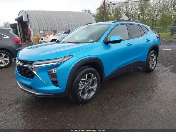 KL77LHEP3SC263236 2025 CHEVROLET TRAX - Image 2