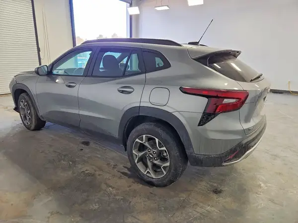 KL77LHEP3SC264211 2025 CHEVROLET TRAX - Image 2