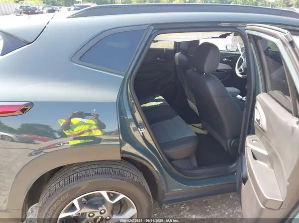 KL77LHEP3SC265083 2025 CHEVROLET TRAX - Image 8