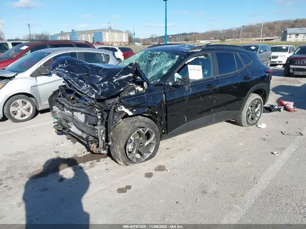 KL77LHEP3SC265309 2025 CHEVROLET TRAX - Image 2