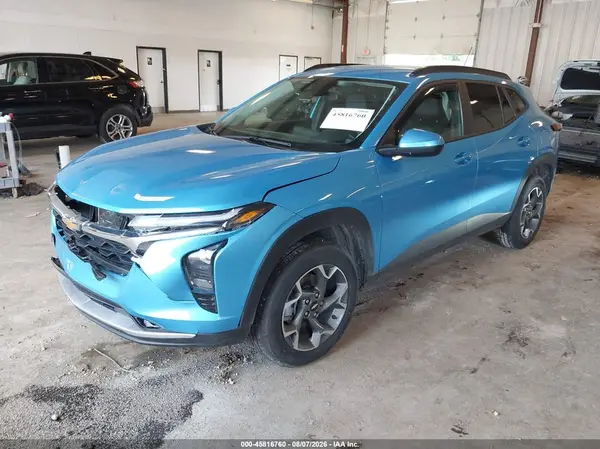 KL77LHEP3SC268081 2025 CHEVROLET TRAX - Image 2