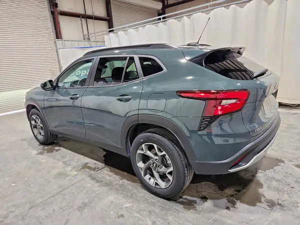 KL77LHEP3SC271837 2025 CHEVROLET TRAX - Image 2