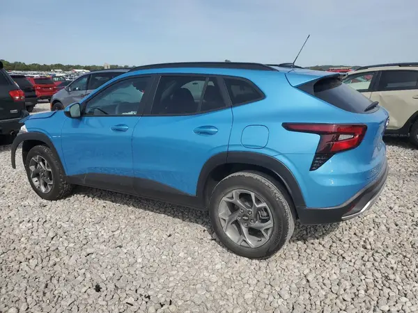 KL77LHEP3SC277685 2025 CHEVROLET TRAX - Image 2