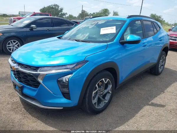 KL77LHEP3SC280988 2025 CHEVROLET TRAX - Image 2
