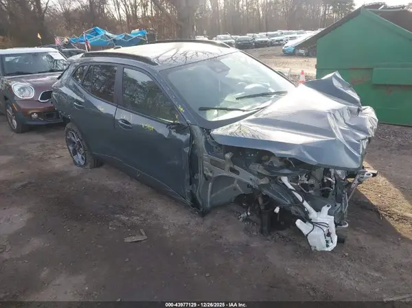 KL77LHEP3SC283650 2025 CHEVROLET TRAX - Image 1