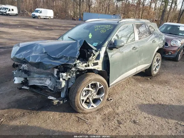 KL77LHEP3SC283650 2025 CHEVROLET TRAX - Image 2