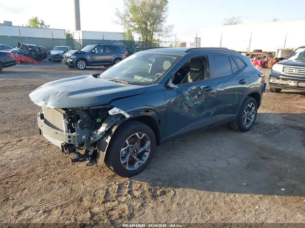 KL77LHEP3SC287259 2025 CHEVROLET TRAX - Image 2