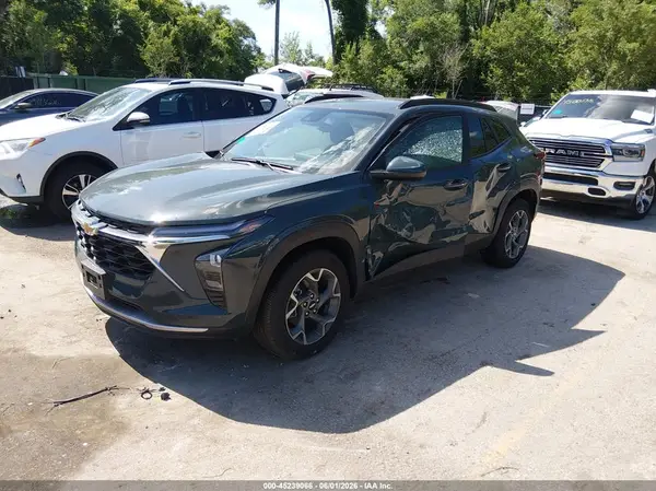 KL77LHEP3SC308501 2025 CHEVROLET TRAX - Image 2