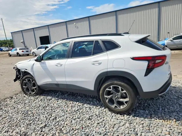 KL77LHEP3SC308594 2025 CHEVROLET TRAX - Image 2