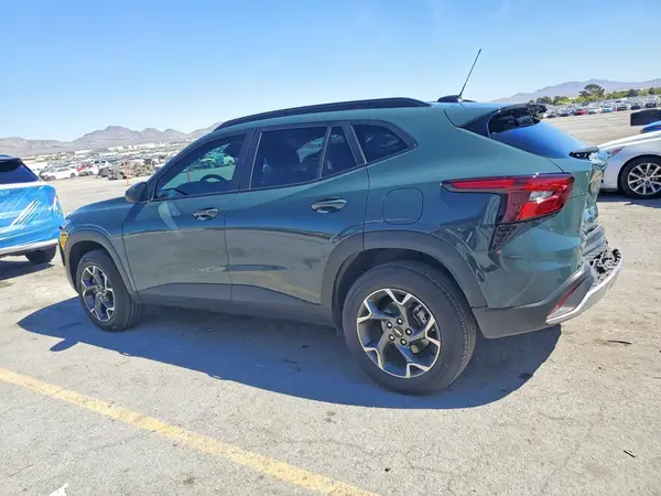 KL77LHEP3SC314542 2025 CHEVROLET TRAX - Image 2