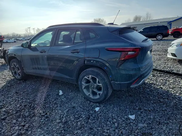 KL77LHEP3SC325850 2025 CHEVROLET TRAX - Image 2
