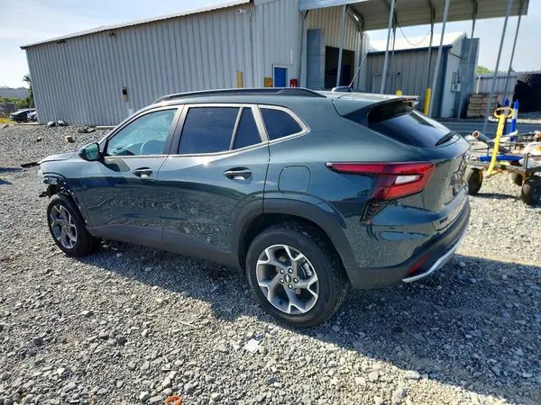 KL77LHEP3SC328716 2025 CHEVROLET TRAX - Image 2